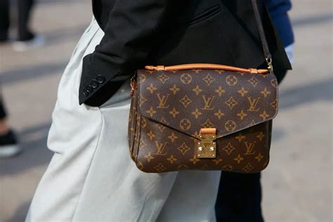 louis vuitton cross body bag celebrity|louis vuitton crossbody bags outlet.